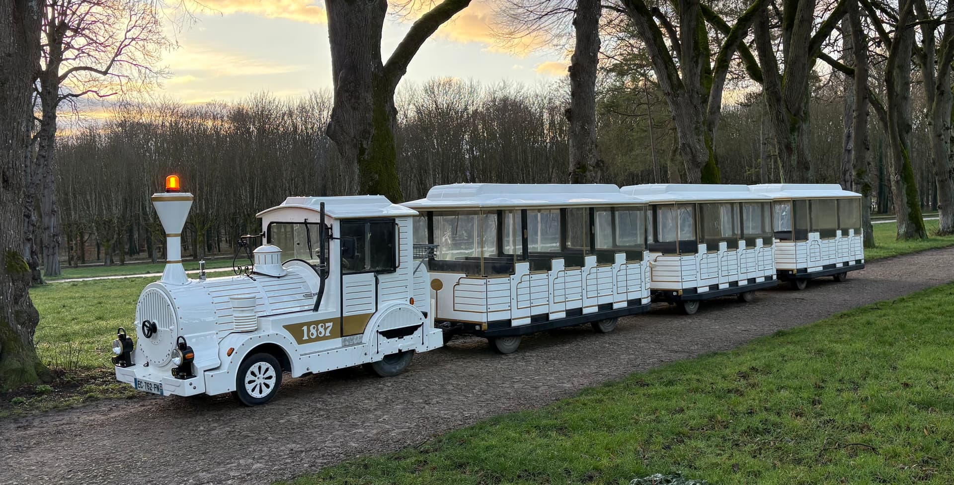 Petit train SFAPA en pleine nature
